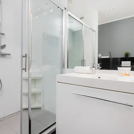 Panorama Spacious By Renters Apartman *